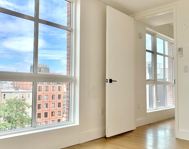 822 Lexington Avenue - Photo Thumbnail 3