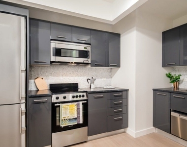 20 Exchange Place Apt 809 - Photo Thumbnail 2