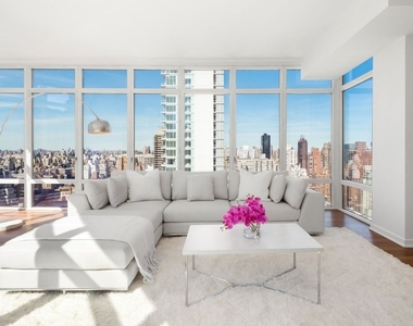 450 West 45th Street - Photo Thumbnail 1