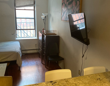 524 West 50th Street - Photo Thumbnail 6