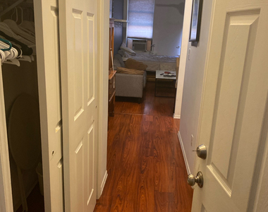 524 West 50th Street - Photo Thumbnail 1