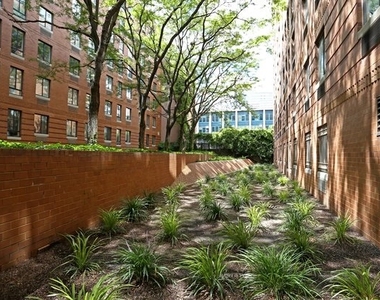 410 West 53rd Street - Photo Thumbnail 5