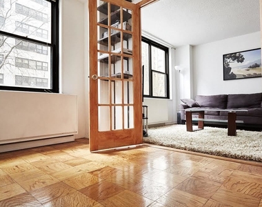 301 EAST 87 ST  - Photo Thumbnail 4