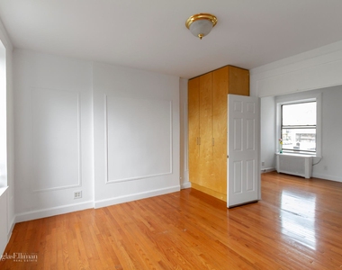 31-44 Steinway St - Photo Thumbnail 1