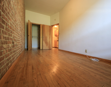 122 West 81st Street - Photo Thumbnail 3