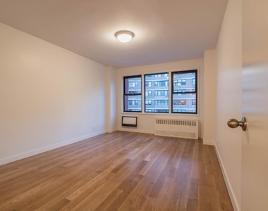 236 East 36th Street - Photo Thumbnail 3