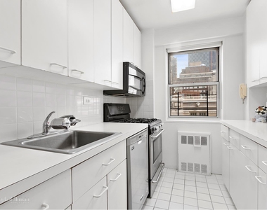 404 East 66th St - Photo Thumbnail 2