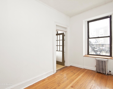 467 West 49th St - Photo Thumbnail 5