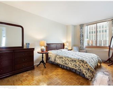 235 East 40th St - Photo Thumbnail 5