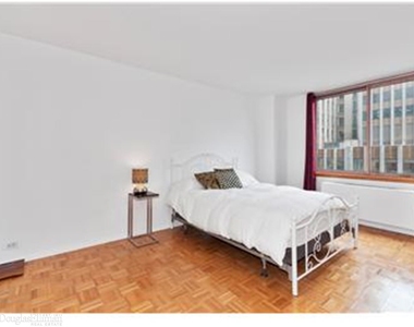 235 East 40th St - Photo Thumbnail 6