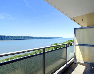 1380 Riverside Drive - Photo Thumbnail 8