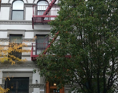 323 East 8th Street - Photo Thumbnail 5