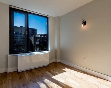 670 Pacific St - Photo Thumbnail 2