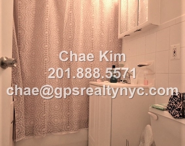 246 Manhattan Ave - Photo Thumbnail 3