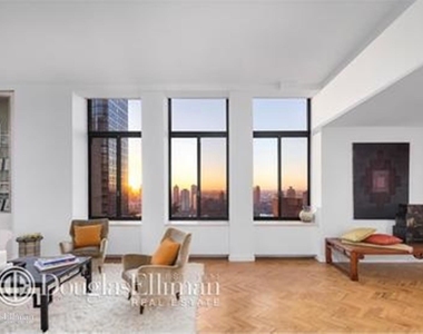 310 East 46th St - Photo Thumbnail 2