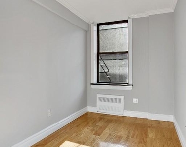 424 E 9th - Photo Thumbnail 4