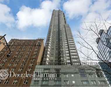 301 West 57th St - Photo Thumbnail 10