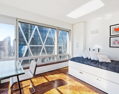 301 West 57th St - Photo Thumbnail 3