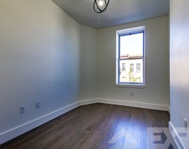 824 Saint Johns Place - Photo Thumbnail 2