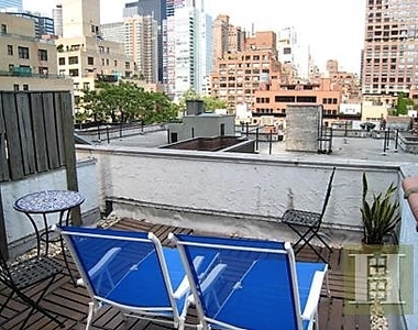 346 East 49th Street - Photo Thumbnail 4