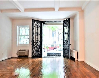 51 East 74th Street - Photo Thumbnail 5