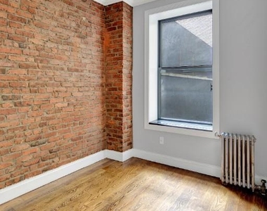 Prince Street, Apt. 27 - Photo Thumbnail 4