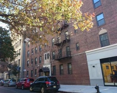 West 18th Street - Photo Thumbnail 1