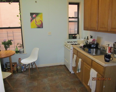 122 Fenimore St - Photo Thumbnail 9