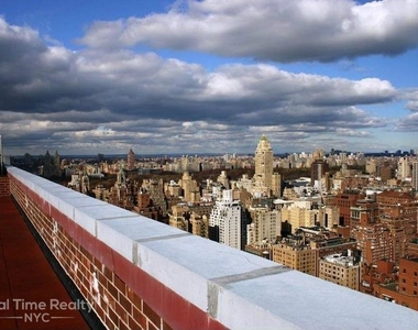 East 72nd Street - Photo Thumbnail 5