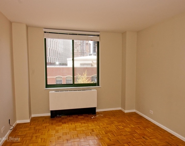 295 Greenwich St - Photo Thumbnail 3