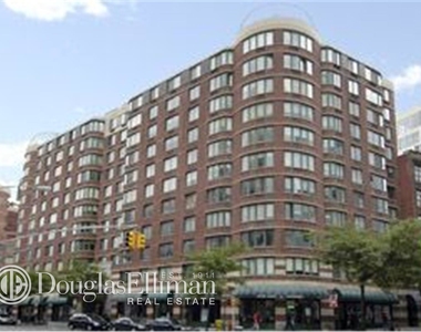 295 Greenwich St - Photo Thumbnail 11