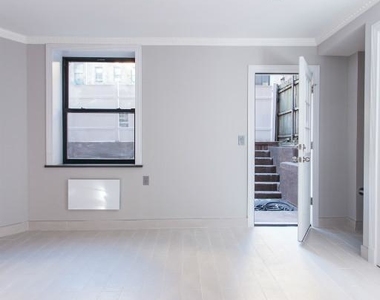 221 East 11th Street - Photo Thumbnail 5