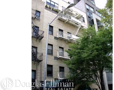 230 East 52nd St - Photo Thumbnail 3