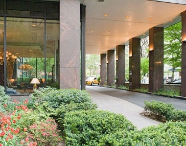 East 75th Street - Photo Thumbnail 0