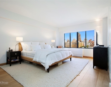 900 Park Avenue - Photo Thumbnail 2