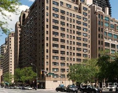 East 47th Street - Photo Thumbnail 1