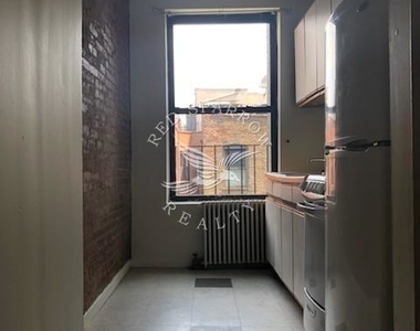 323a East 89th Street - Photo Thumbnail 5