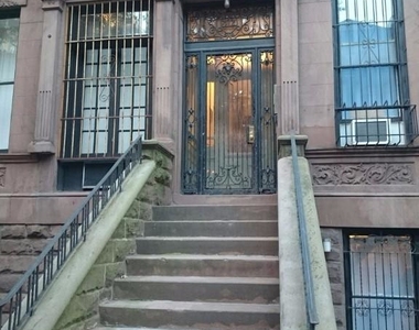 West 87th Street - Photo Thumbnail 2