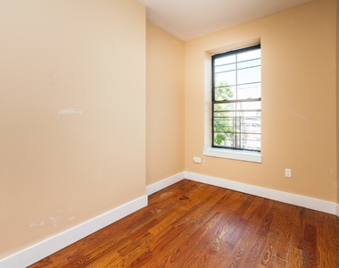 18-72 Menahan St - Unit: 3r - Photo Thumbnail 3