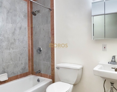 283 East 7th Street - Photo Thumbnail 4