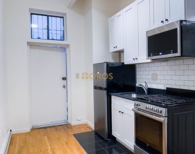 283 East 7th Street - Photo Thumbnail 8