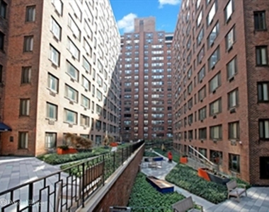 425 East 63rd St - Photo Thumbnail 11