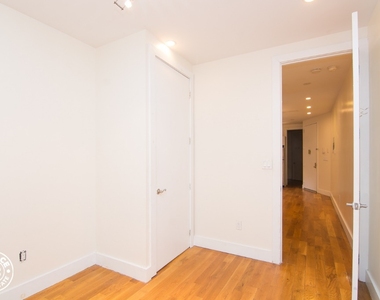 1058 Bergen St #2rb - Photo Thumbnail 3