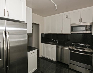 320 East 46th St - Photo Thumbnail 3