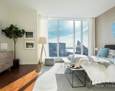 350 West 37th Street - Photo Thumbnail 4