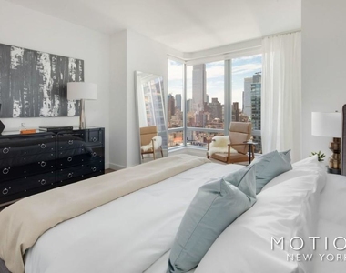 305 East 51st Street - Photo Thumbnail 2