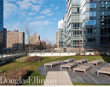 808 Columbus Avenue - Photo Thumbnail 6