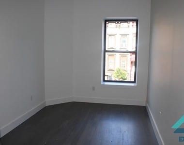 162 Stuyvesant Avenue  - Photo Thumbnail 6