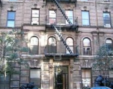 East 62nd Street - Photo Thumbnail 2