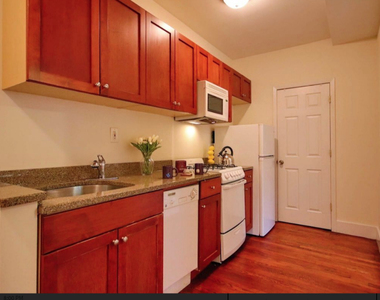 2 Bedrooms near Washington Square Park - Photo Thumbnail 2